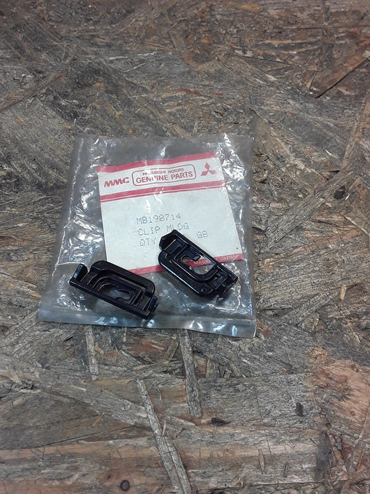 Mitsubishi Zierleistenclip original Mitsubishi NEU