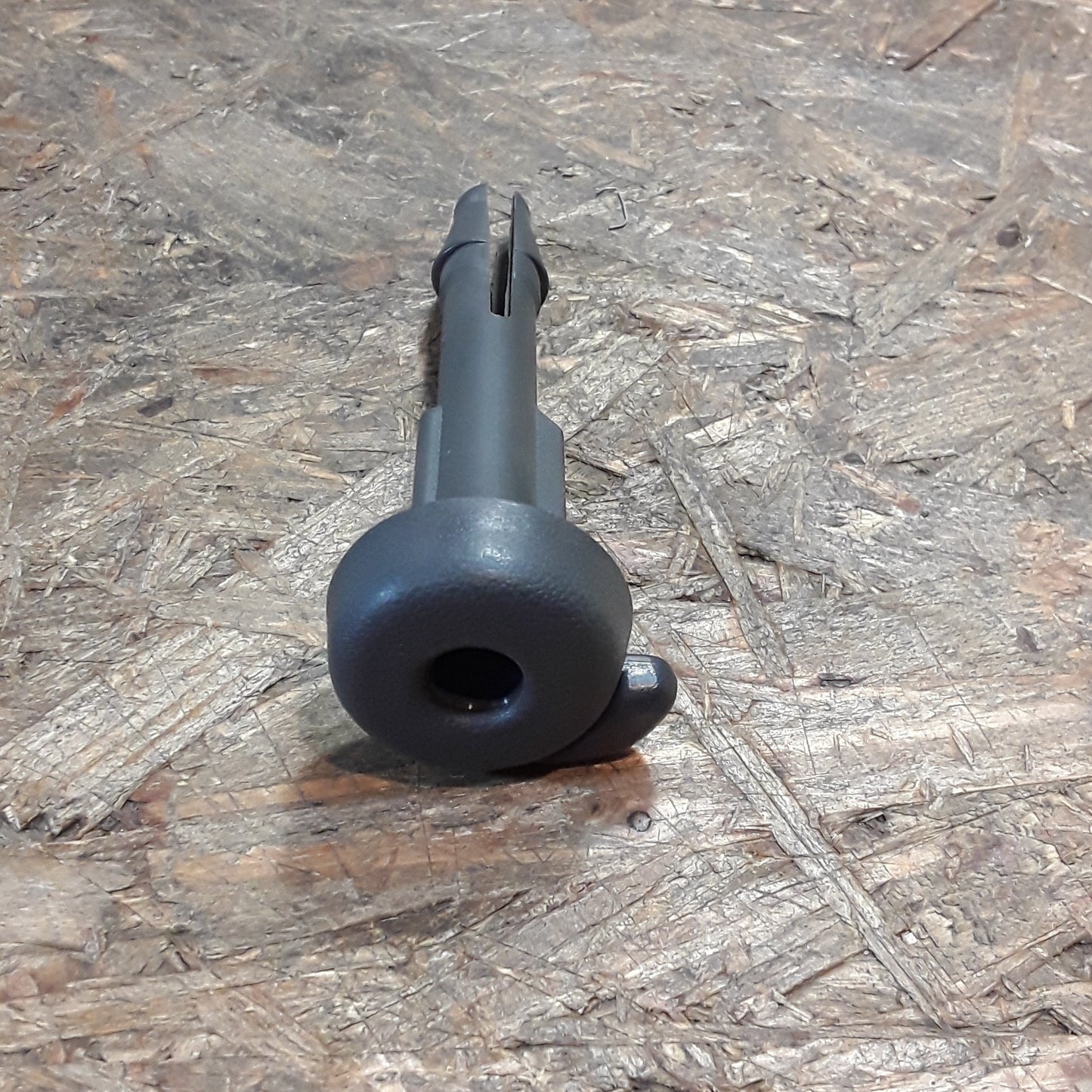 Mitsubishi Pajero XL (Turbo/ Metal-Top Wagon) 4FA Führungshülse, Kopfstütze original Mitsubishi NEU