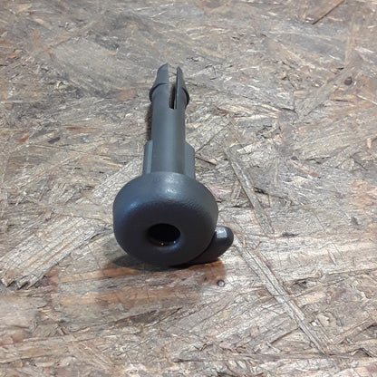 Mitsubishi Pajero XL (Turbo/ Metal-Top Wagon) 4FA Führungshülse, Kopfstütze original Mitsubishi NEU