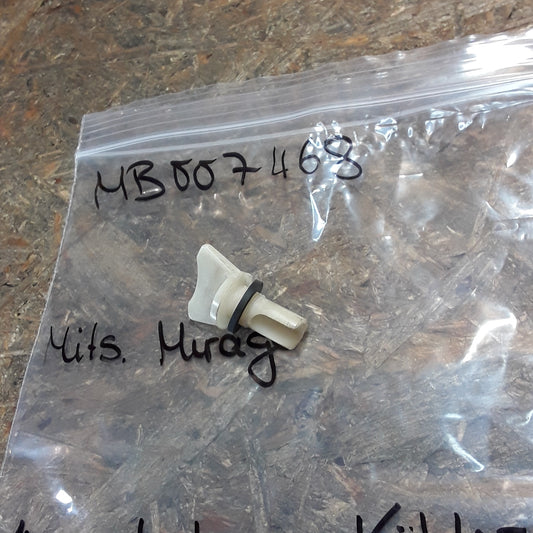 Mitsubishi Mirage Ablasshahn an Kühler original Mitsubishi NEU