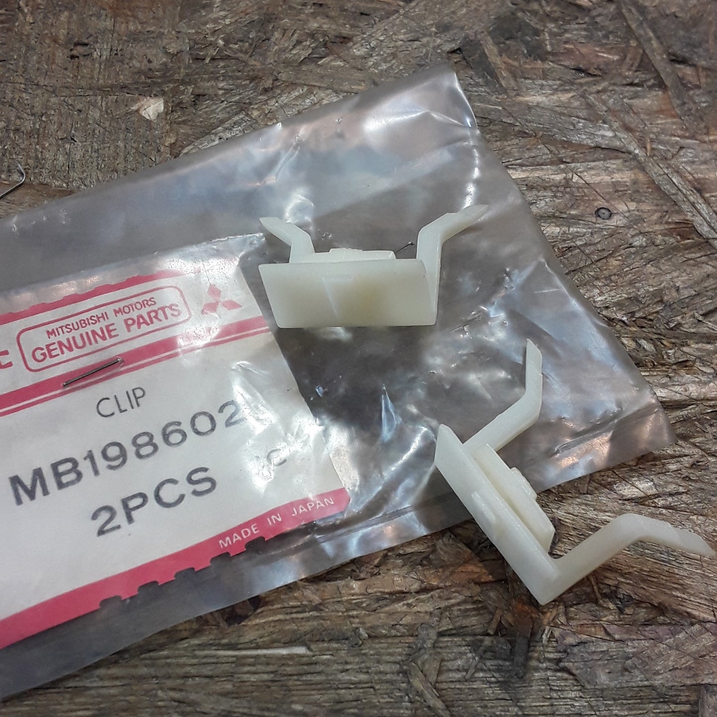 Mitsubishi Clip an Zierleiste original Mitsubishi NEU