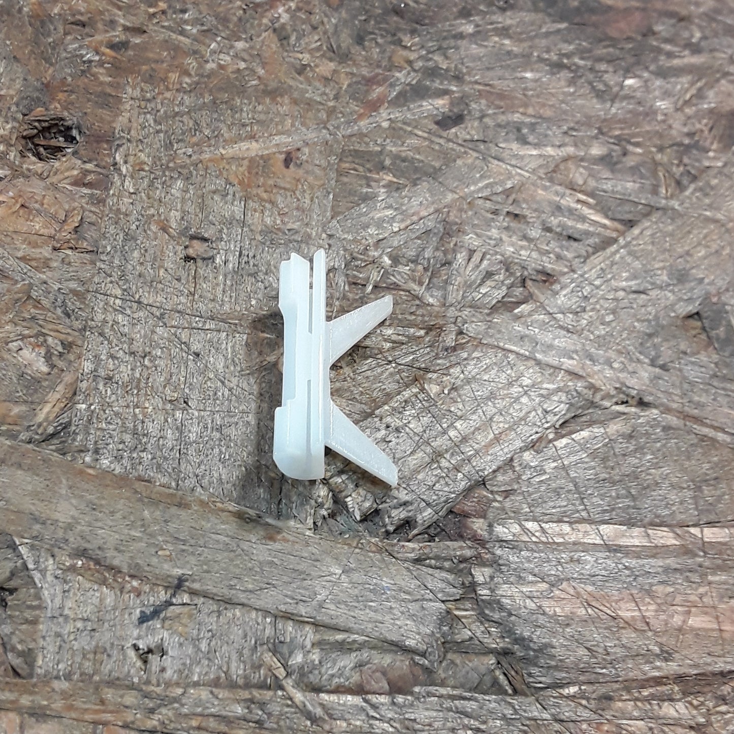 Mitsubishi Lancer/ Colt Clips an Windschutzscheibe original Mitsubishi NEU