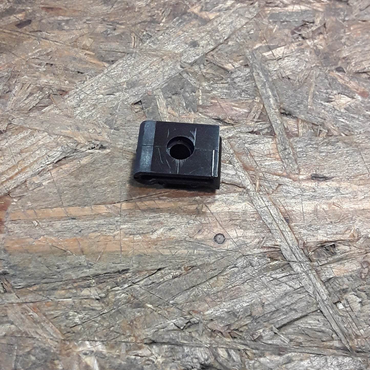 Mitsubishi Lancer Clip für Schraube an Stoßstange original Mitsubishi NEU