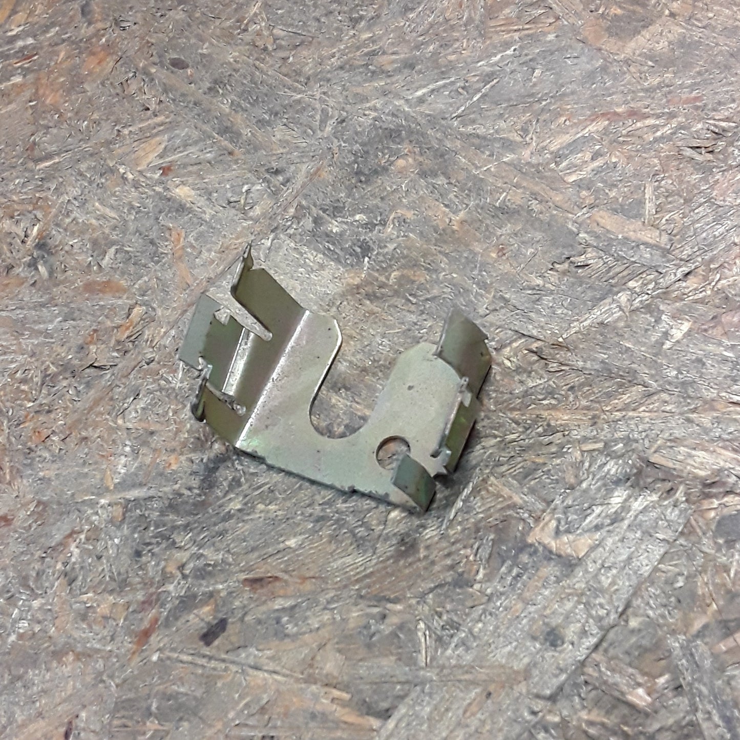 Mitsubishi Chariot ML,3FA/T Stoßstangenhalterung links original Mitsubishi NEU