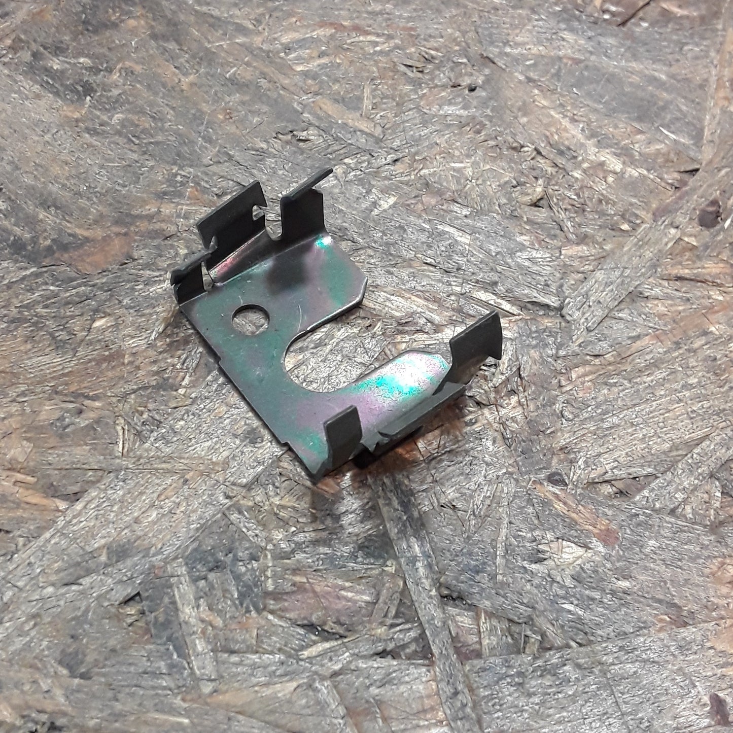 Mitsubishi Chariot D09W Bj 84-91 Halterung Stoßstange rechts original Mitsubishi NEU