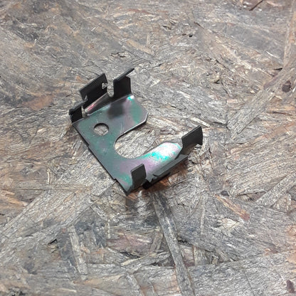 Mitsubishi Chariot D09W Bj 84-91 Halterung Stoßstange rechts original Mitsubishi NEU