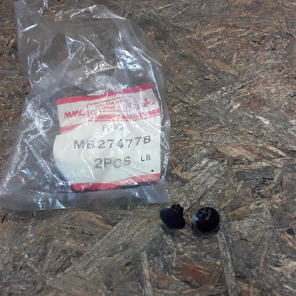 Mitsubishi Clip Motorhaube/ Motorhaubenclip an Dichtungsstreifen original Mitsubishi NEU