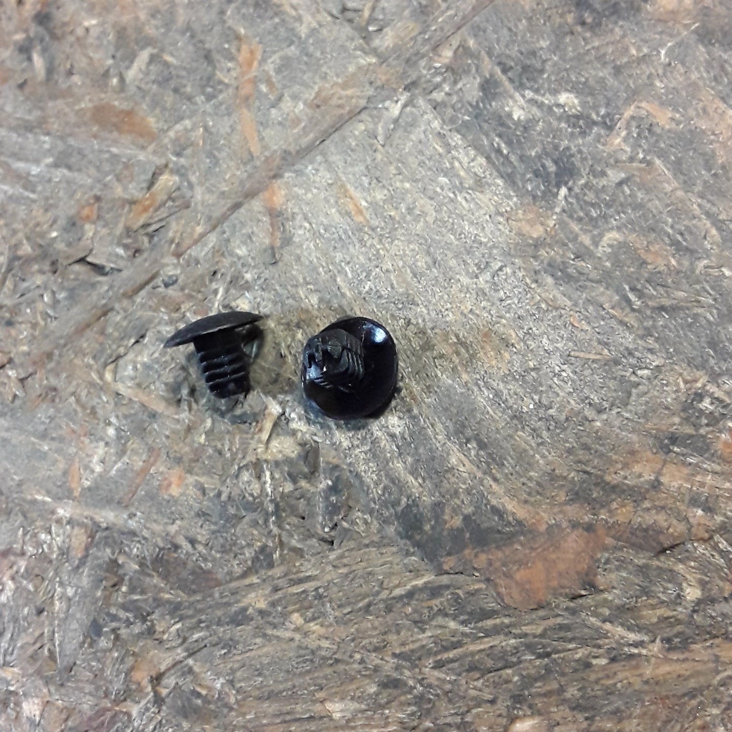 Mitsubishi Clip Motorhaube/ Motorhaubenclip an Dichtungsstreifen original Mitsubishi NEU