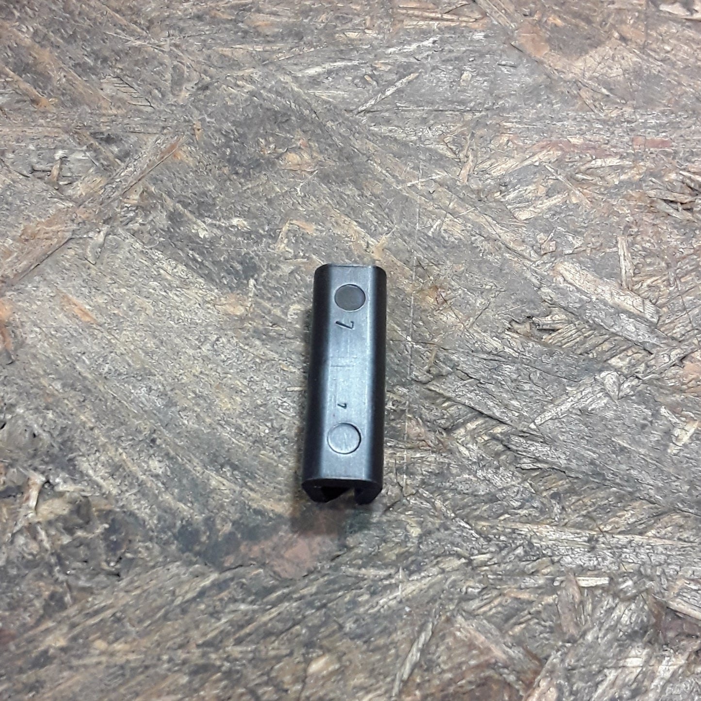 Mitsubishi L200 Abstandhalter Windschutzscheibe original Mitsubishi NEU