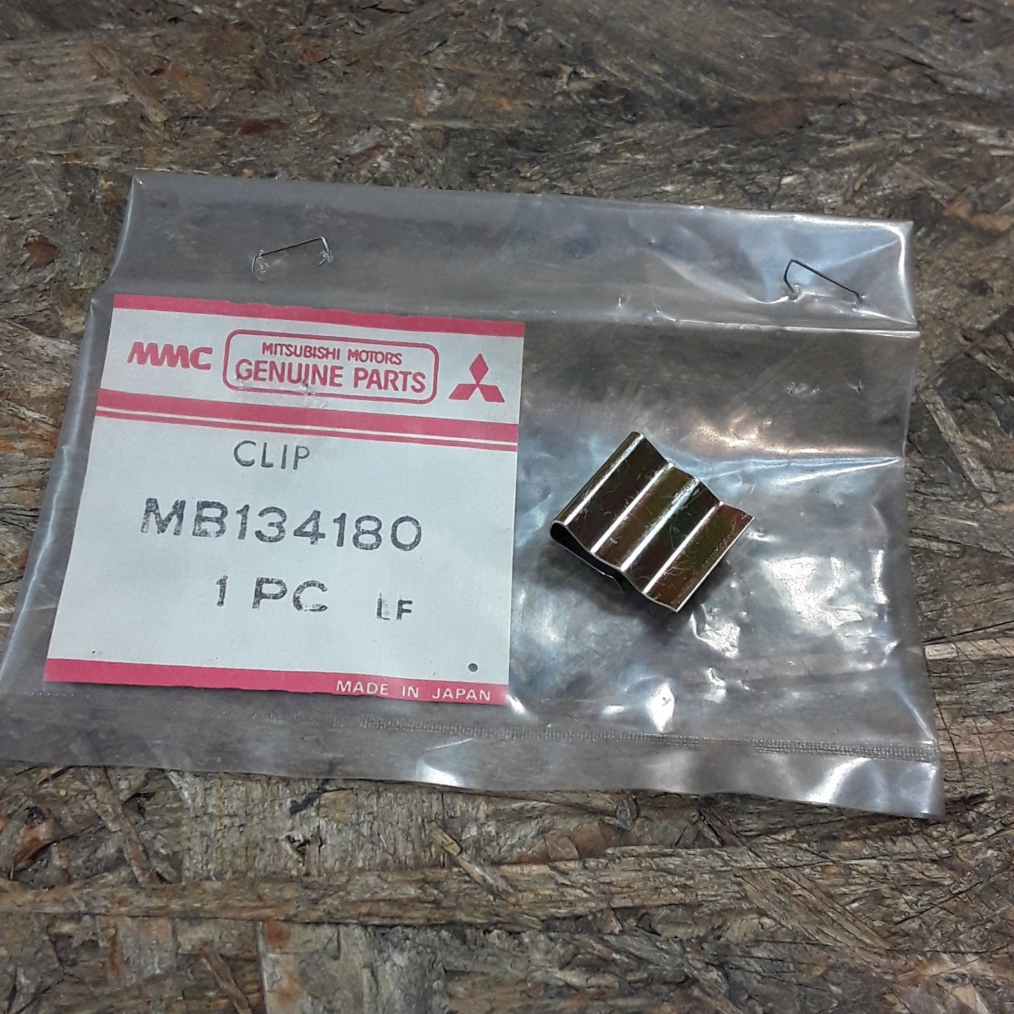 Mitsubishi Delica Truck Japan L039G Clip Türe vorne original Mitsubishi NEU