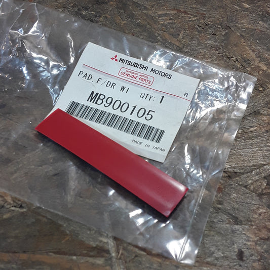 Mitsubishi Delica Star Wagon (HSNPT4) Abstandhalter/ Pad an Fensterscheibe original Mitsubishi NEU