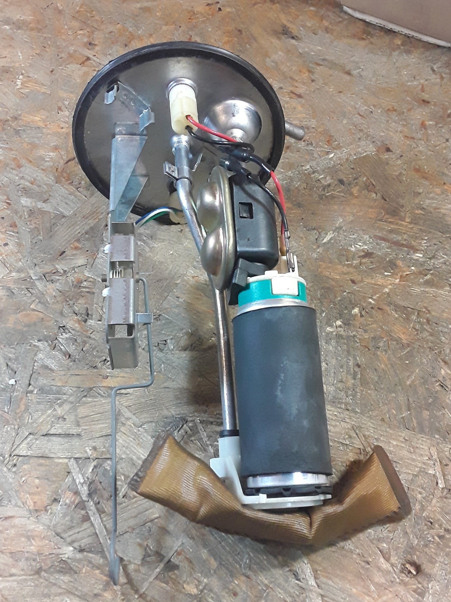 Ford Sierra 89-93 1.6-1.8i Tankgeber inklusive Pumpe (nur Einspritzer) original Ford NEU