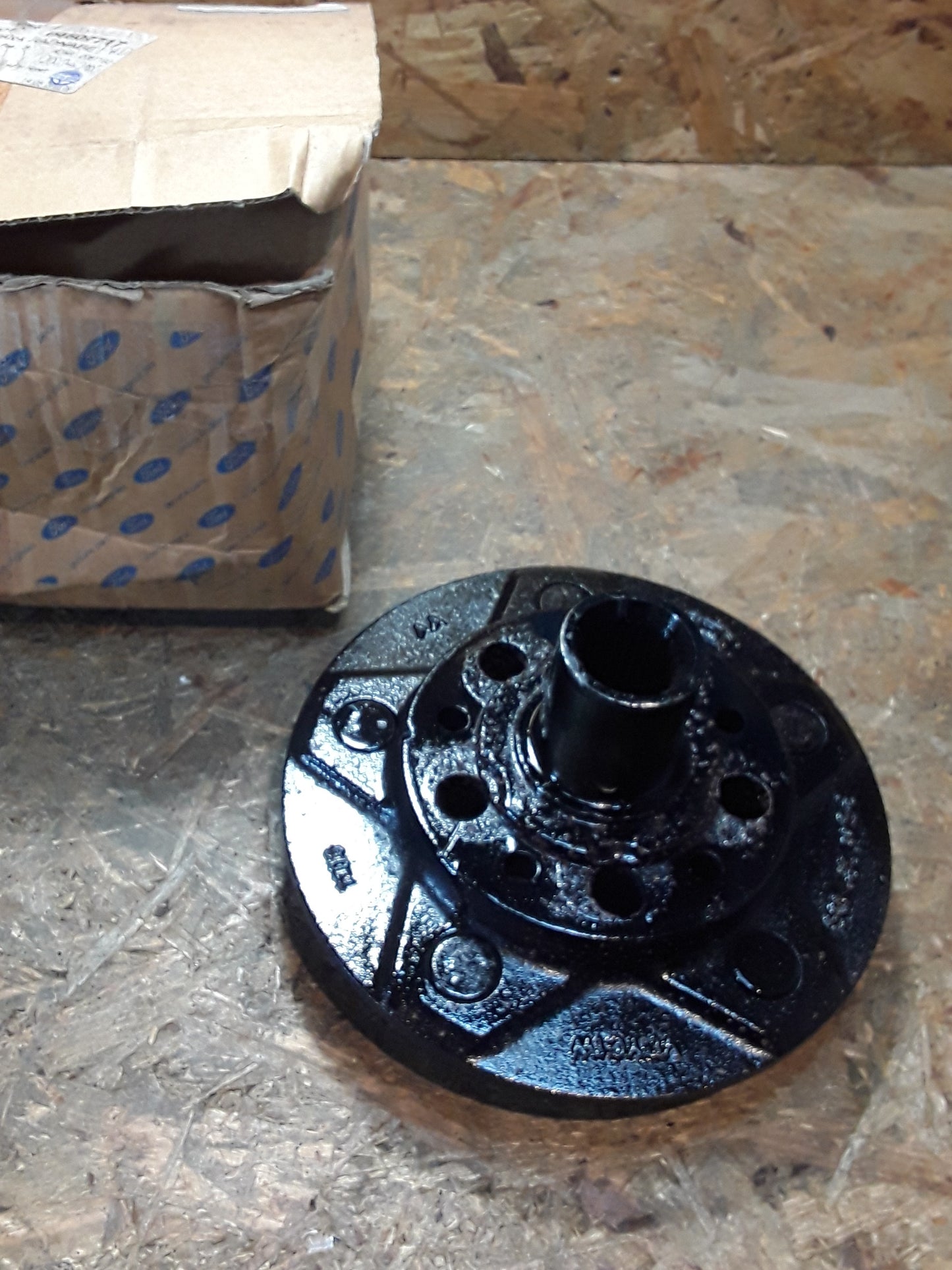 Ford Transit Bj 00-06 Vorderradnabe original Ford NEU