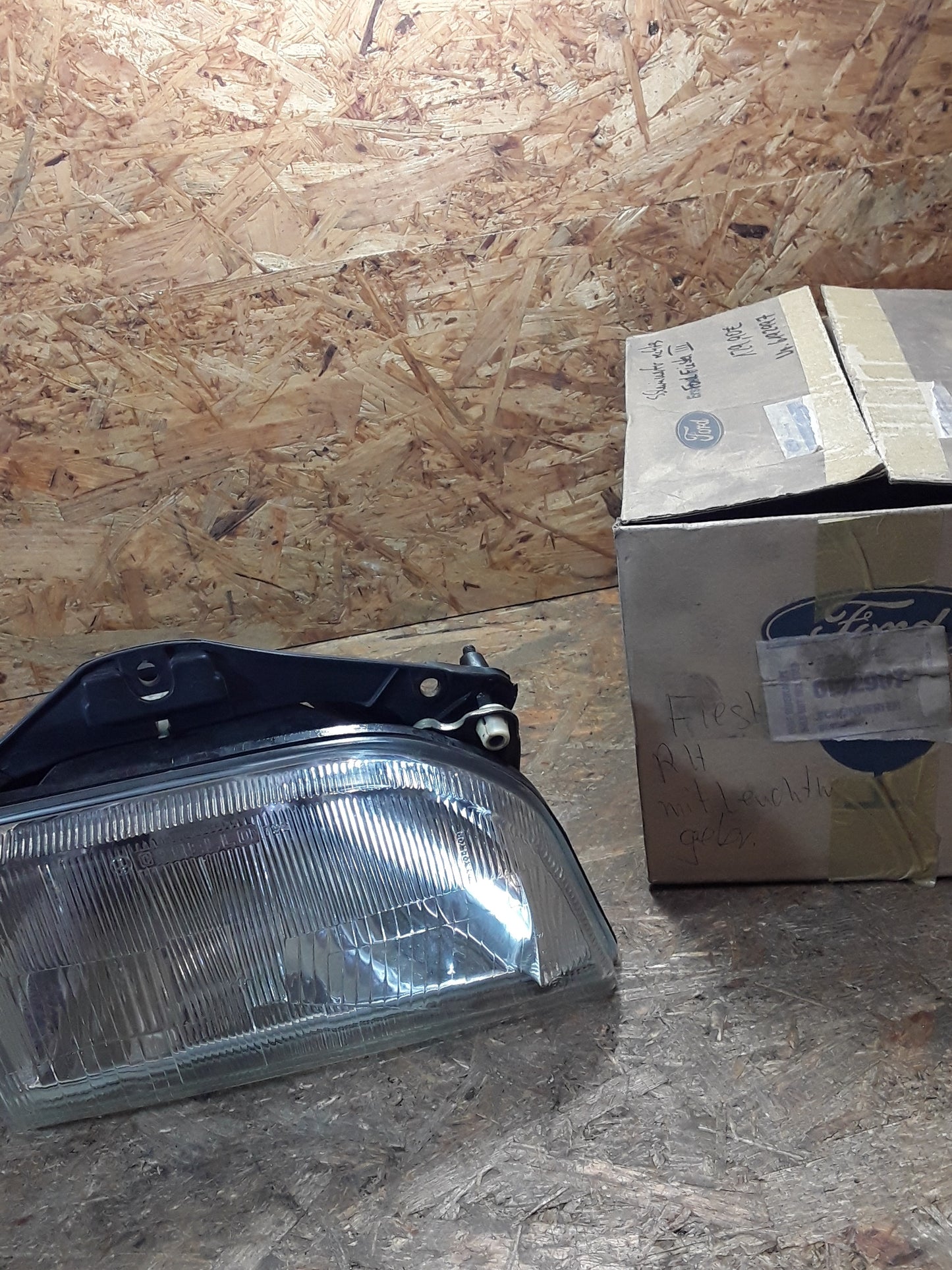 Ford Fiesta lll Scheinwerfer rechts original Ford NEU