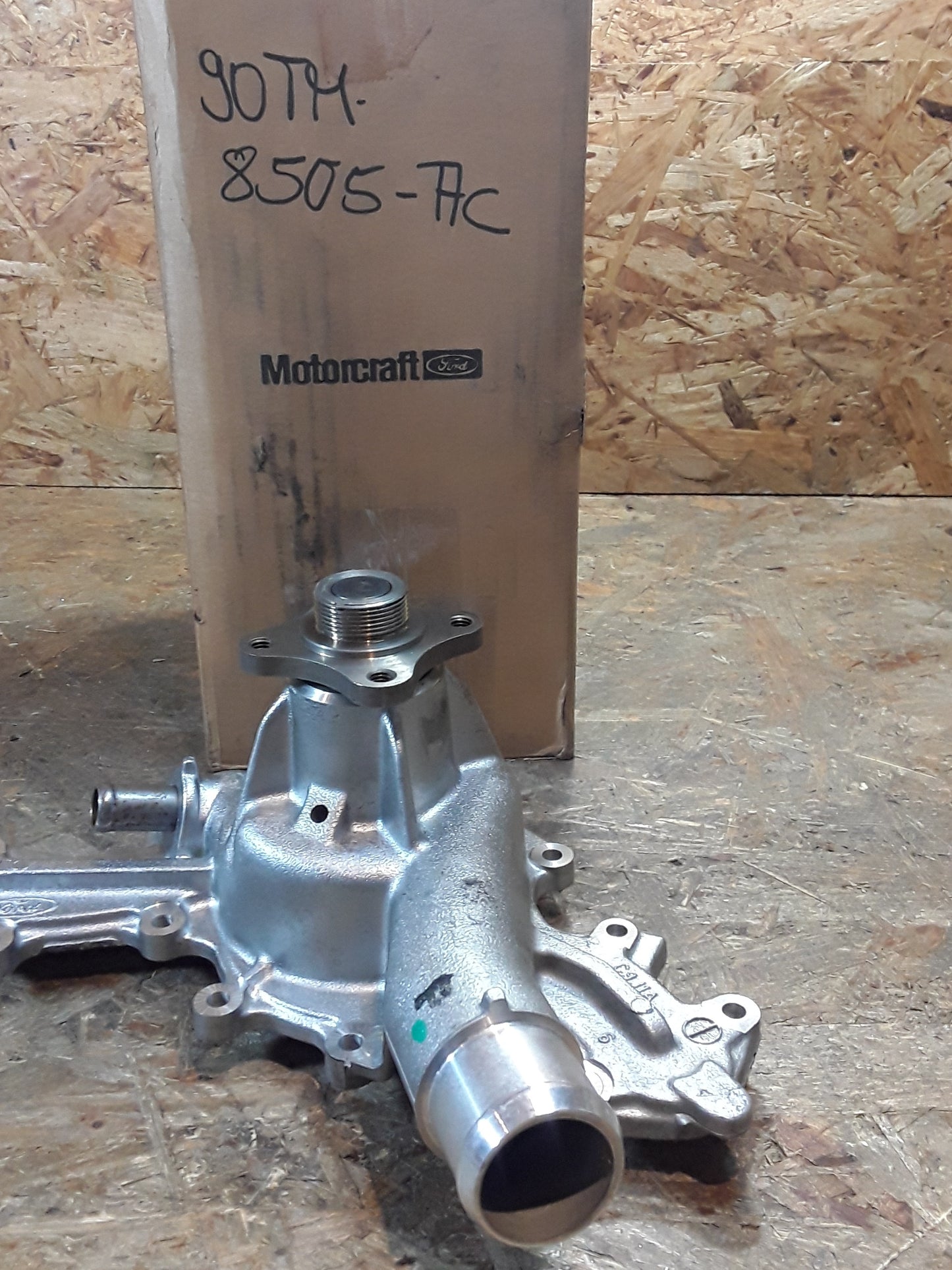 Ford Explorer Wasserpumpe original Ford NEU