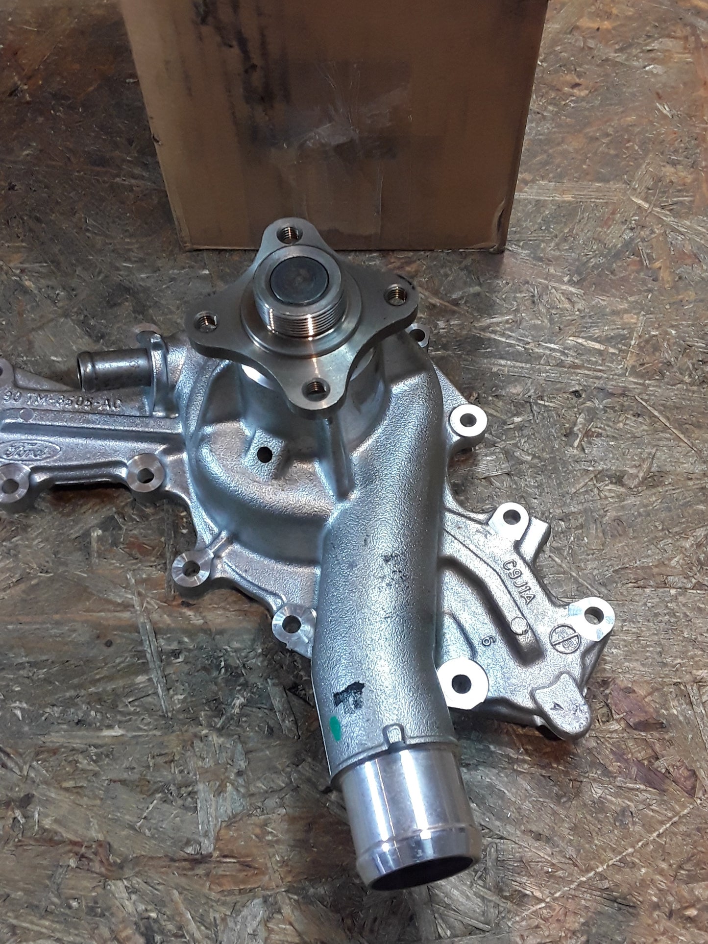 Ford Explorer Wasserpumpe original Ford NEU