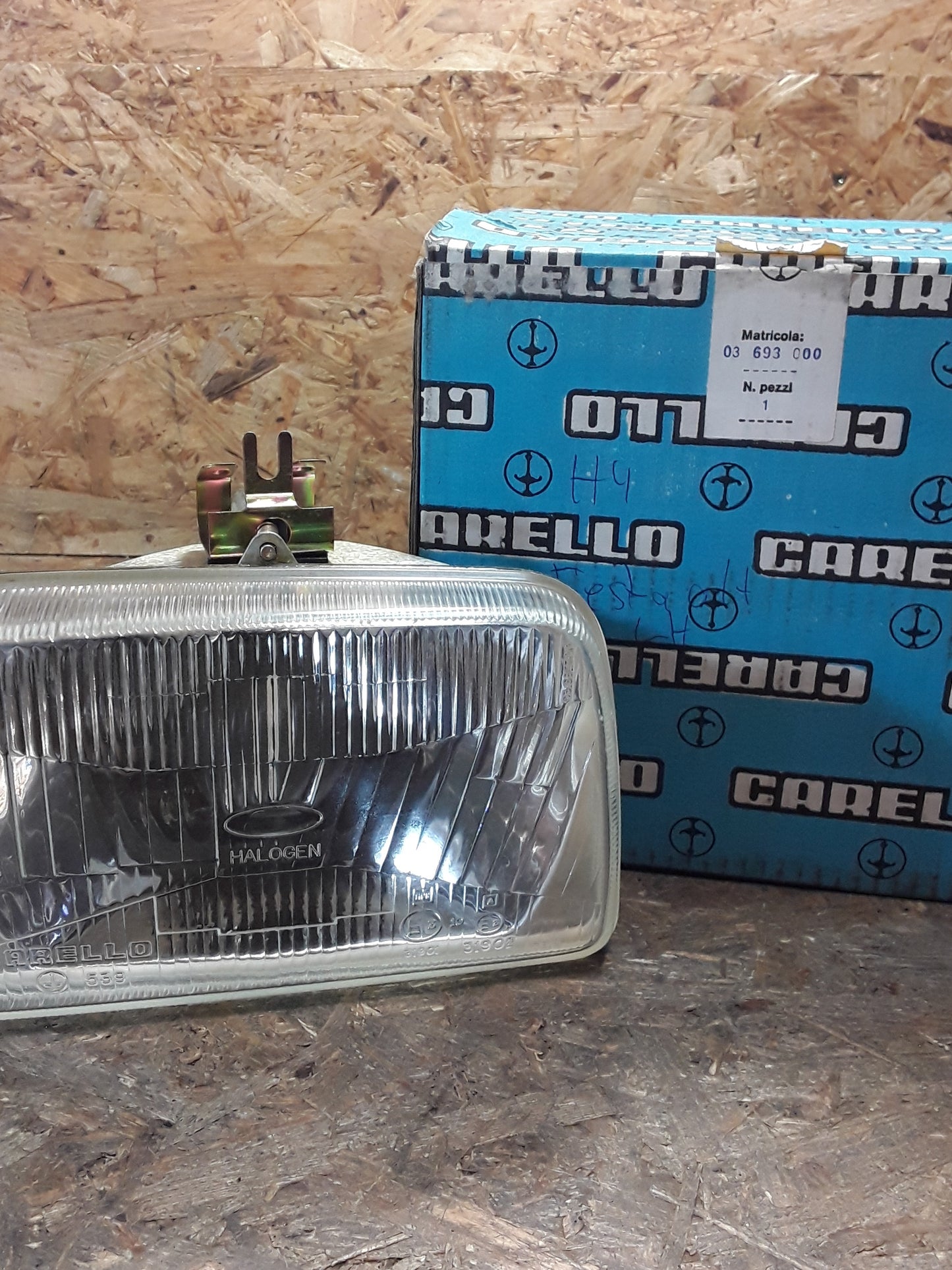 Ford Fiesta l Bj 76-84 Scheinwerfer links original Carrello NEU