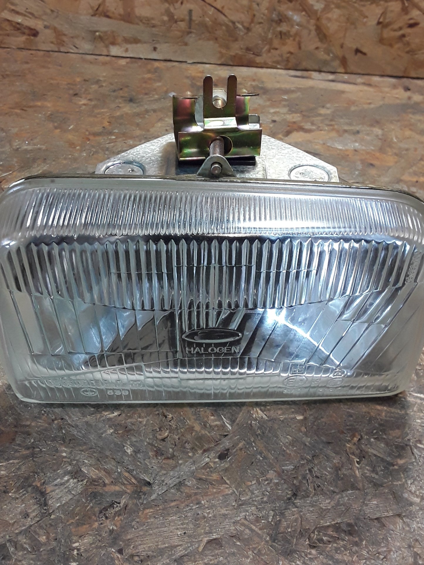 Ford Fiesta l Bj 76-84 Scheinwerfer links original Carrello NEU