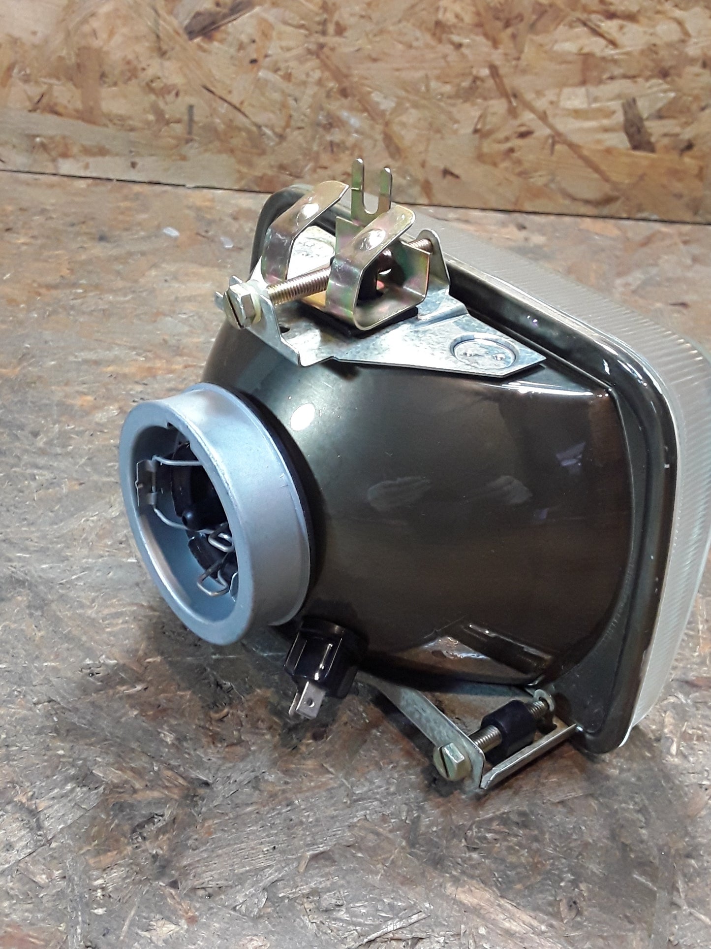 Ford Fiesta l Bj 76-84 Scheinwerfer links original Carrello NEU