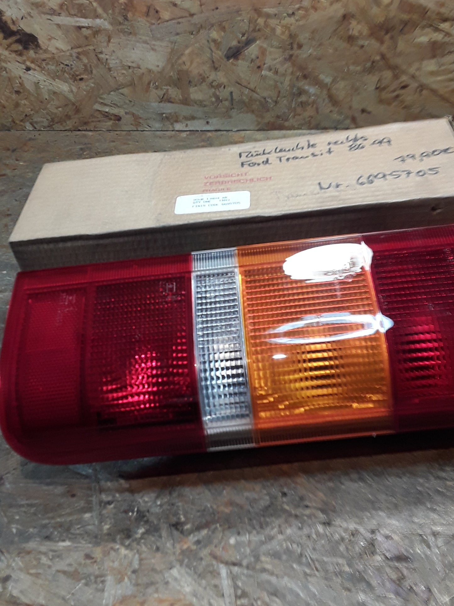 Ford Transit Bj 86-99 Rückleuchte rechts original Ford NEU