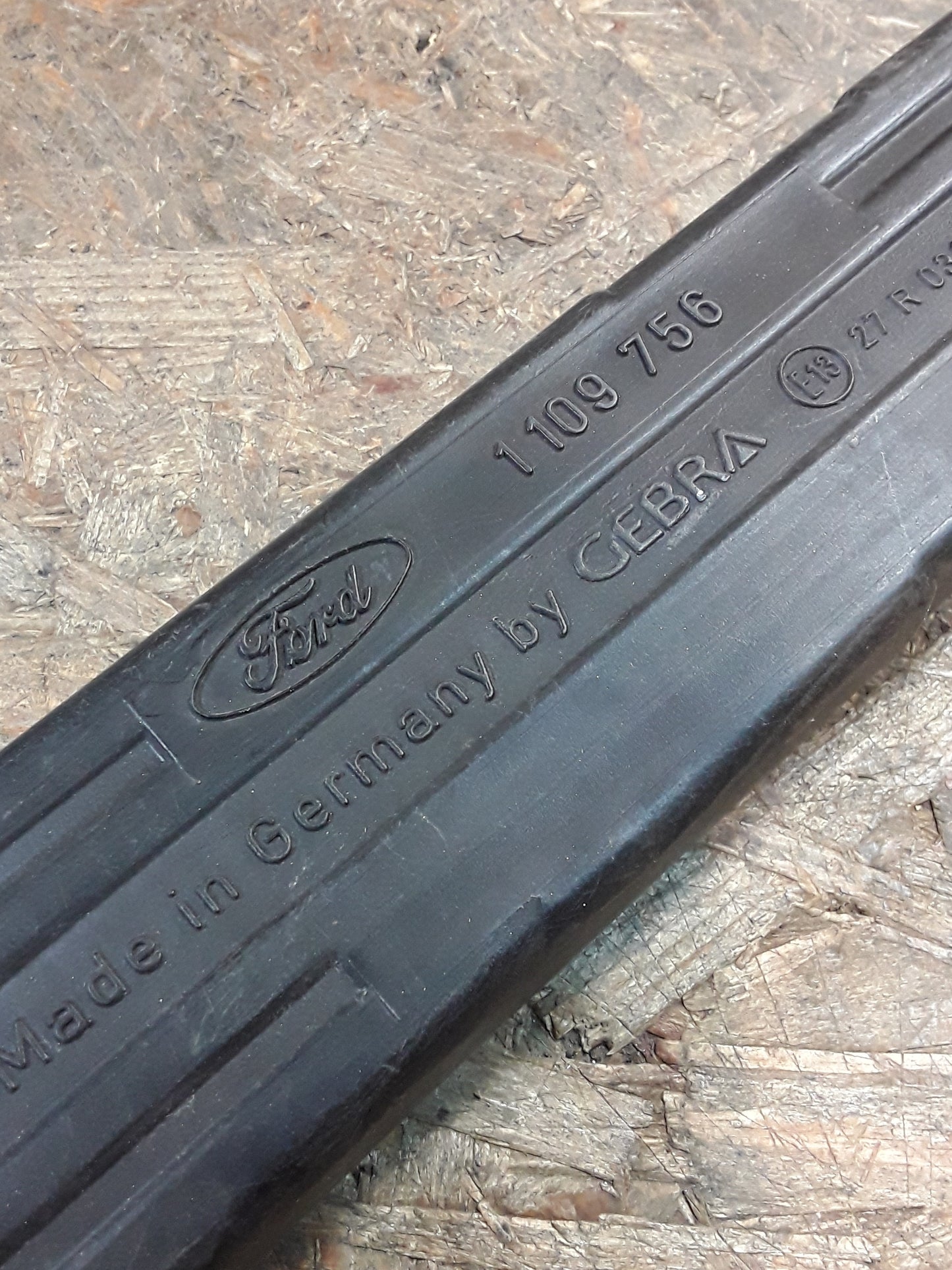 Ford Warndreieck original Ford NEU (mit leichten Lagerspuren)