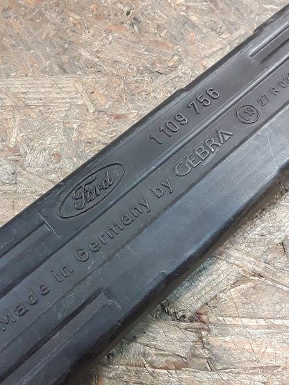 Ford Warndreieck original Ford NEU (mit leichten Lagerspuren)