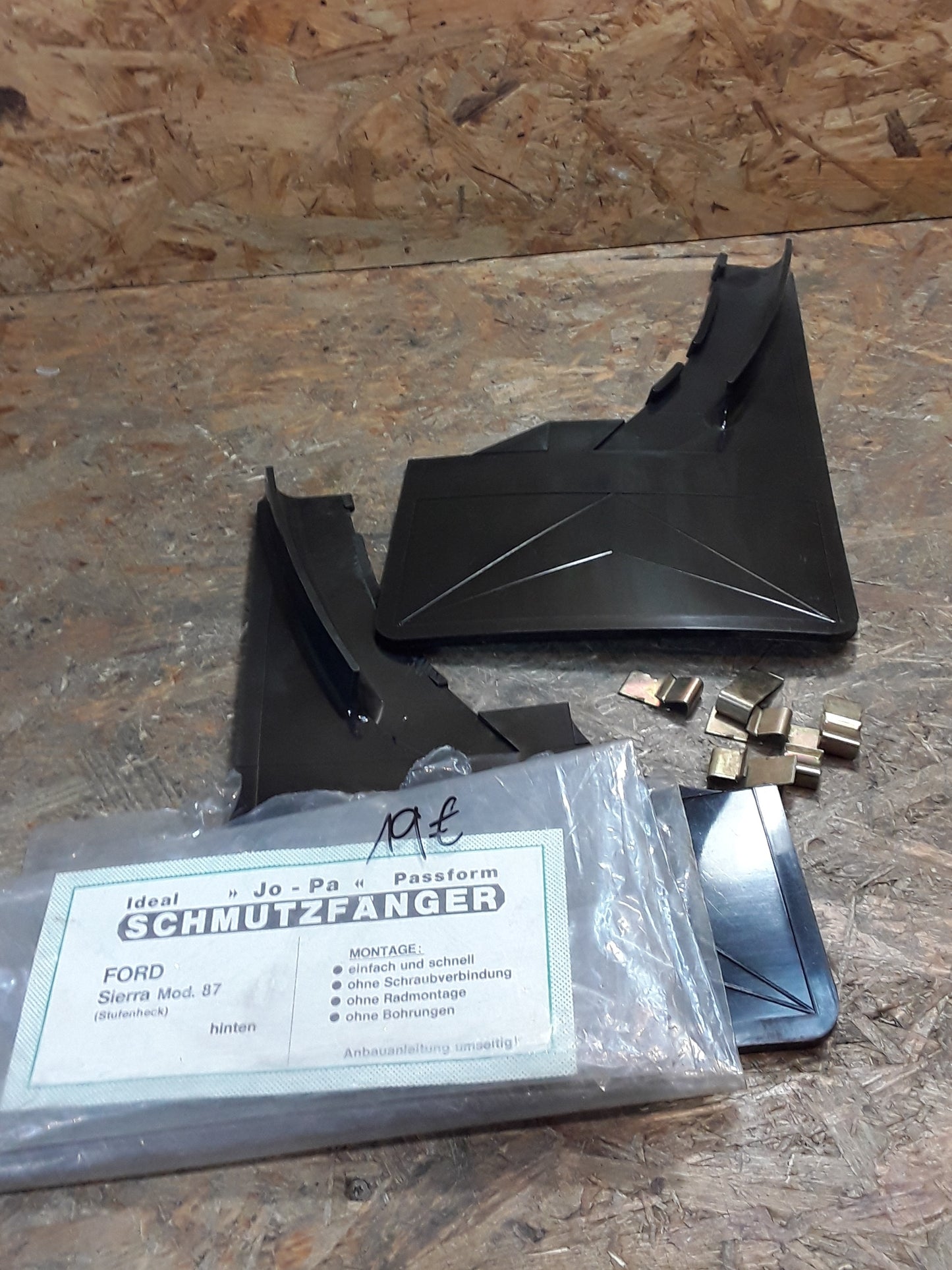 Ford Sierra Mod.87 Stufenheck Schmutzfänger hinten original Ford NEU