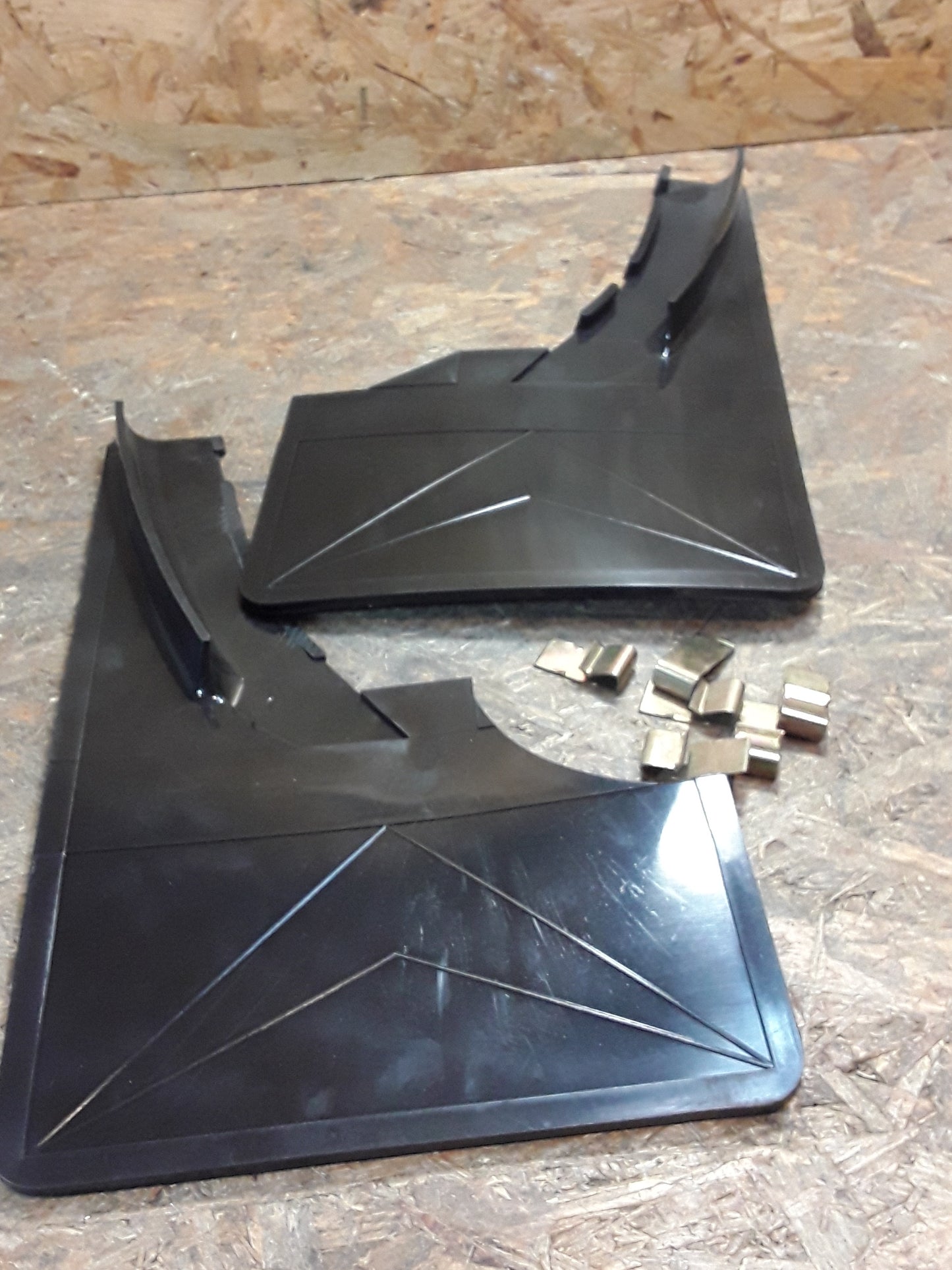 Ford Sierra Mod.87 Stufenheck Schmutzfänger hinten original Ford NEU