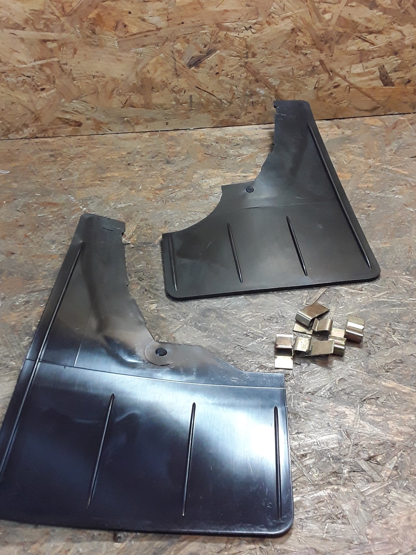 Ford Sierra Mod.87 Stufenheck Schmutzfänger hinten original Ford NEU