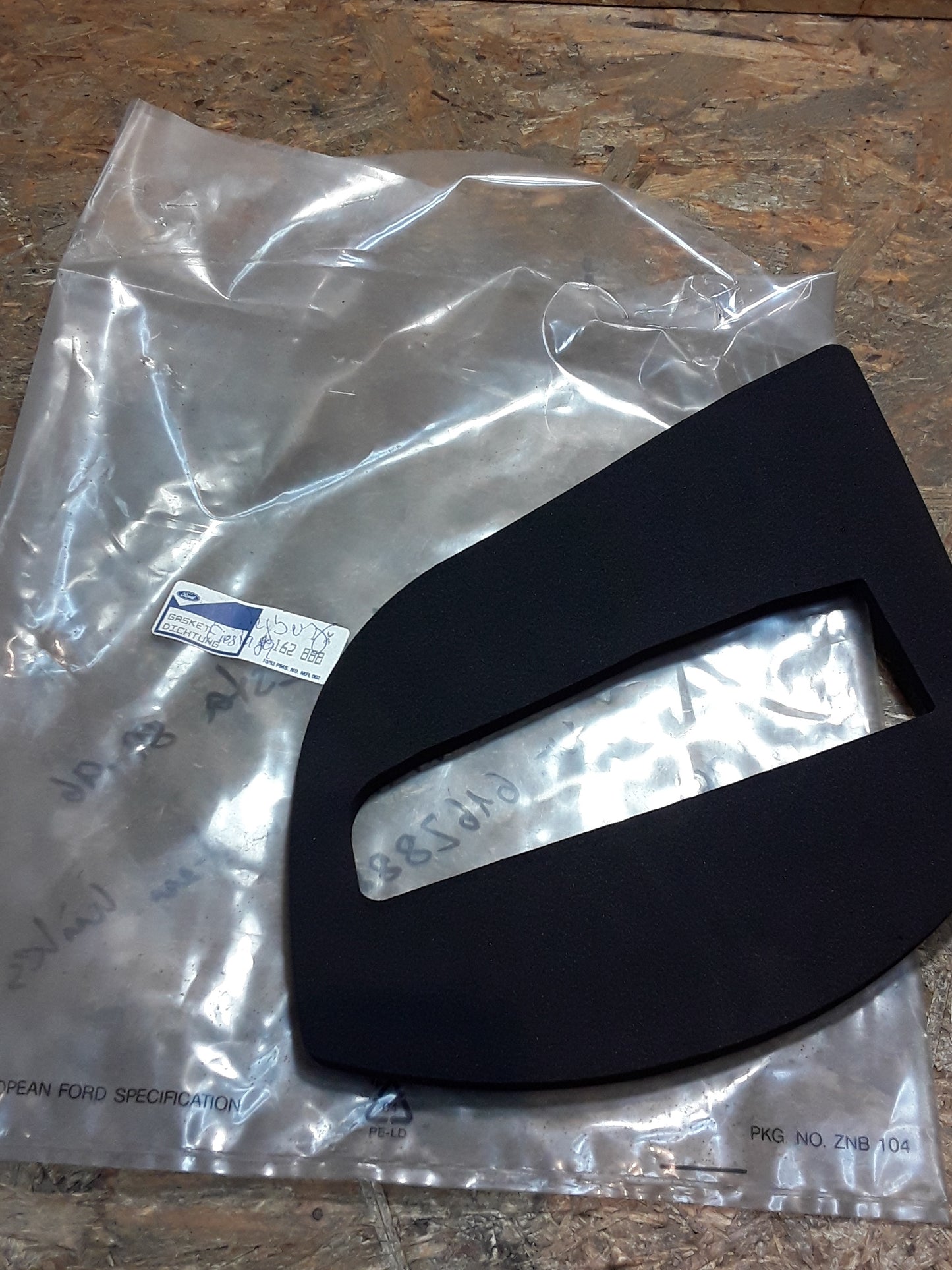 Ford Fiesta Bj 89-96 Dichtung Leuchtmittel hinten links original Ford NEU