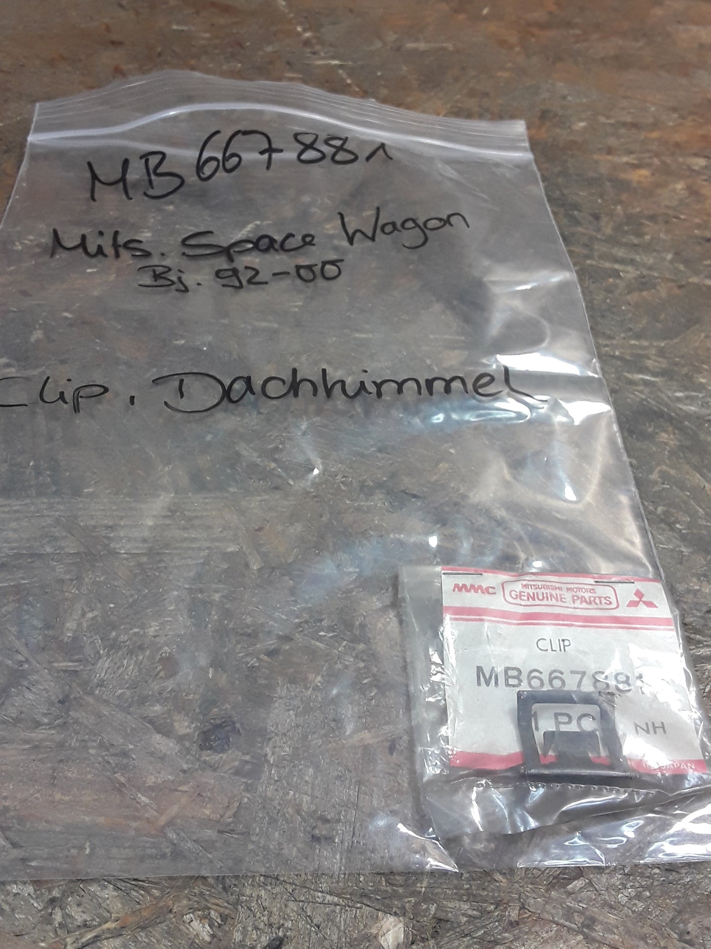 Mitsubishi Space Wagon Bj 92-00 Clip Dachhimmel original Mitsubishi NEU