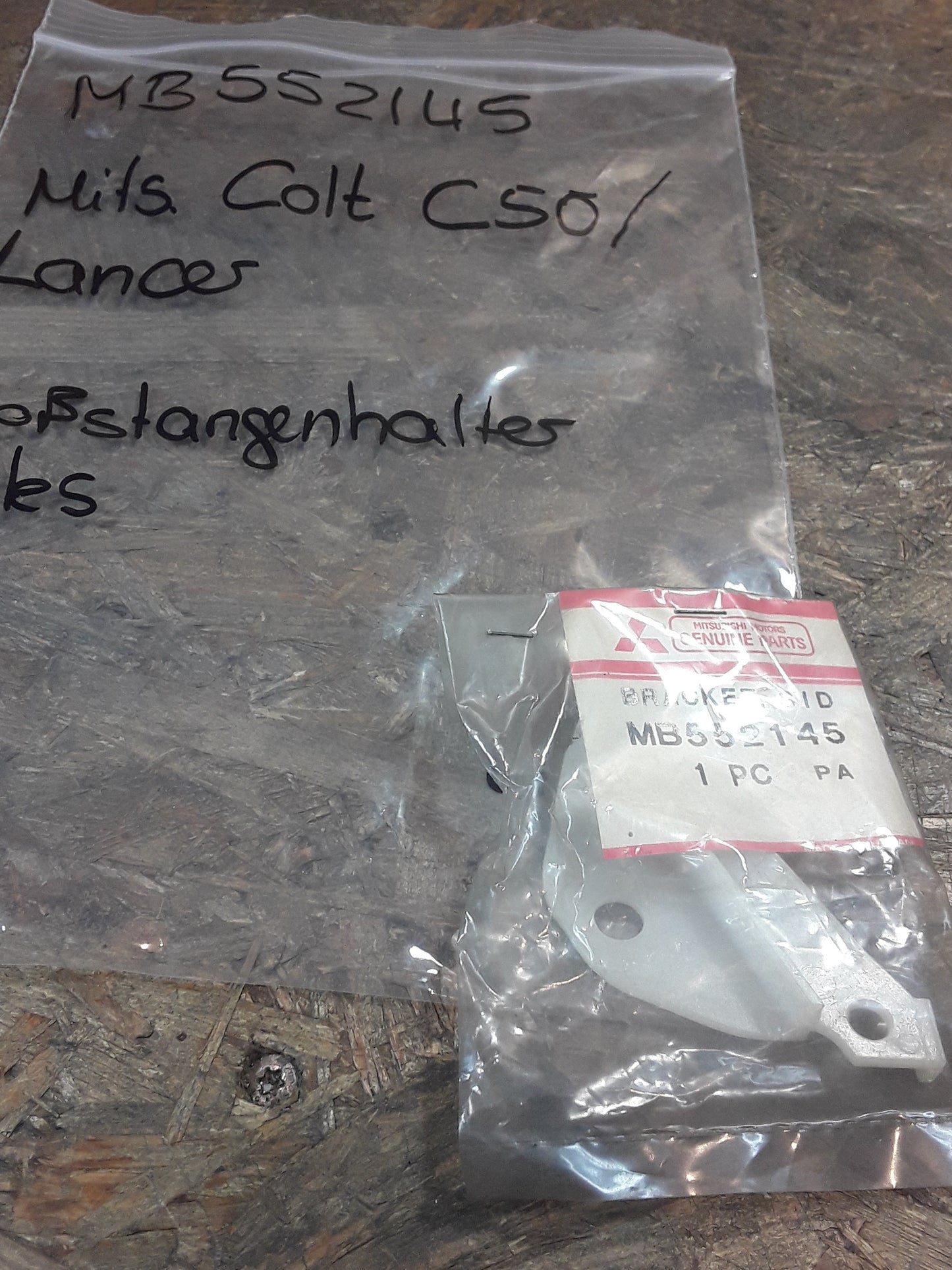 Mitsubishi Colt C50/ Lancer Clip Stoßstangenhalterung links original Mitsubishi NEU