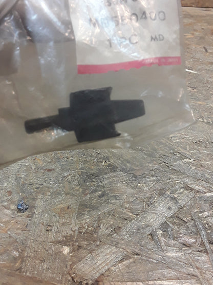 Mitsubishi Galant Halter Hutablage original Mitsubishi NEU