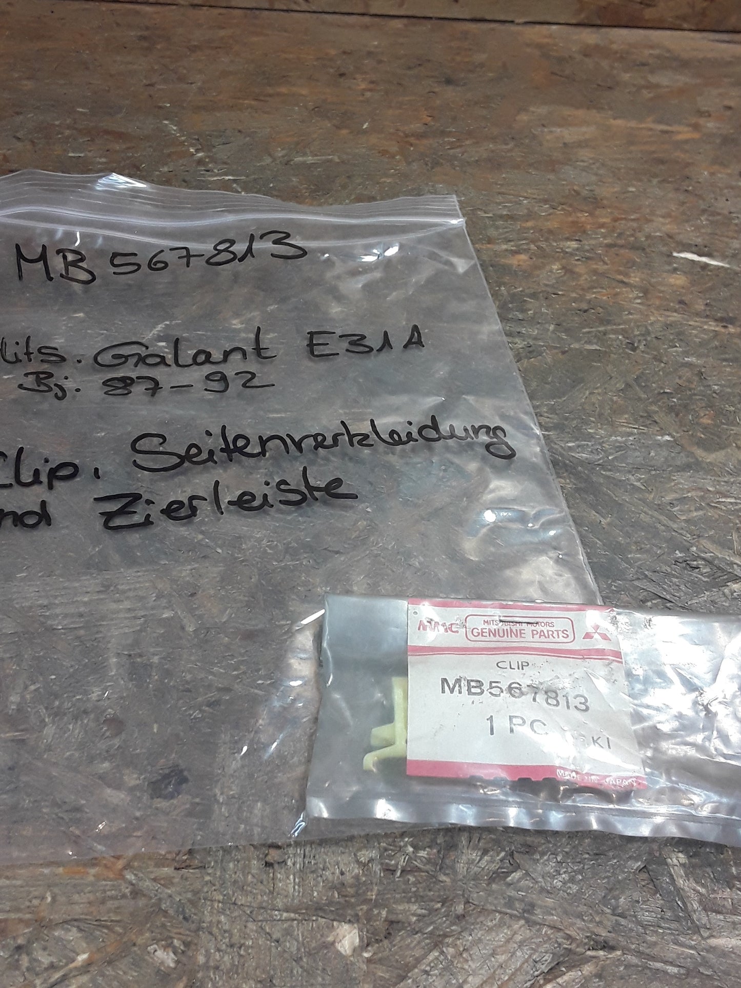 Mitsubishi Galant E31A Bj 87-92 Clip Seitenverkleidung und Zierleiste original Mitsubishi NEU