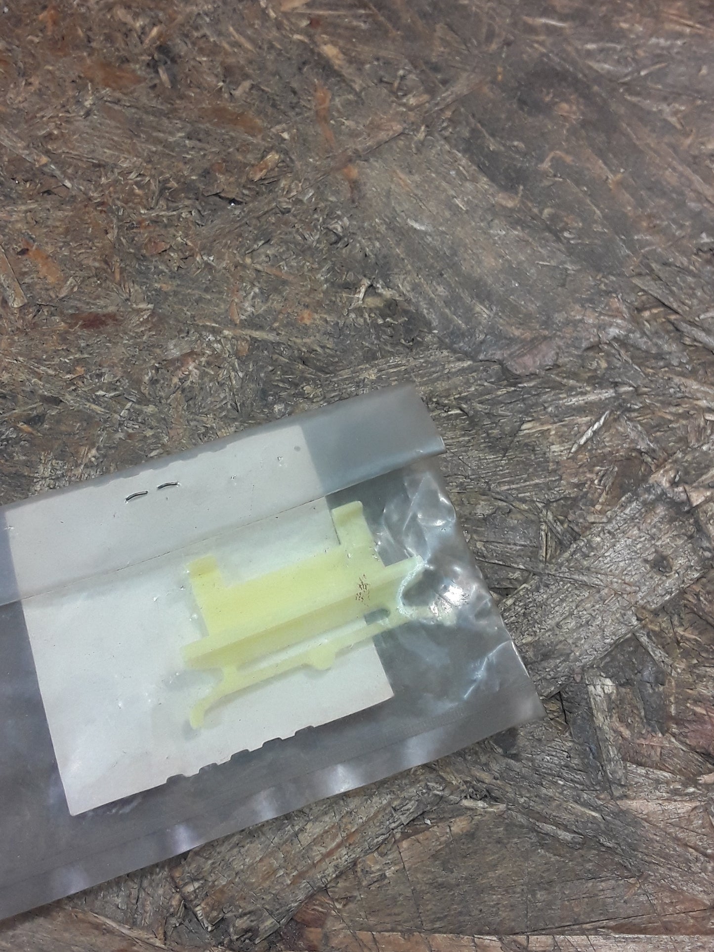 Mitsubishi Galant E31A Bj 87-92 Clip Seitenverkleidung und Zierleiste original Mitsubishi NEU