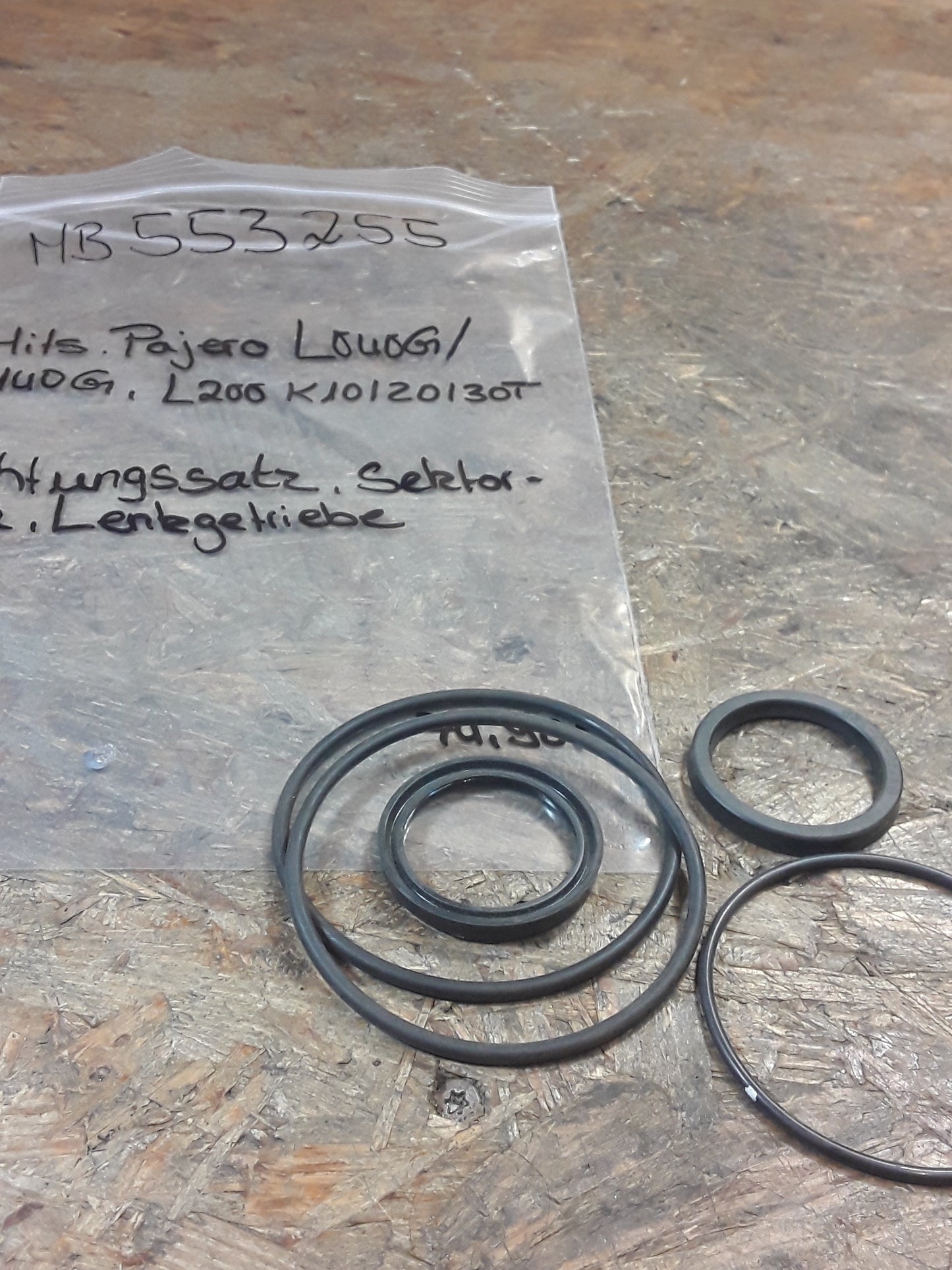 Mitsubishi Pajero L040G/ L140G/ L200 K10/20/30T Dichtungssatz, Sektorwelle, Lenkgetriebe original Mitsubishi NEU