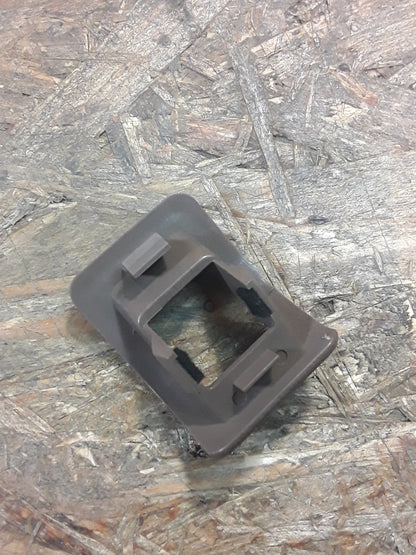 Mitsubishi Galant/ Sigma Rosette Abdeckung Schlossknopf Tür vorne innen, braun original Mitsubishi NEU