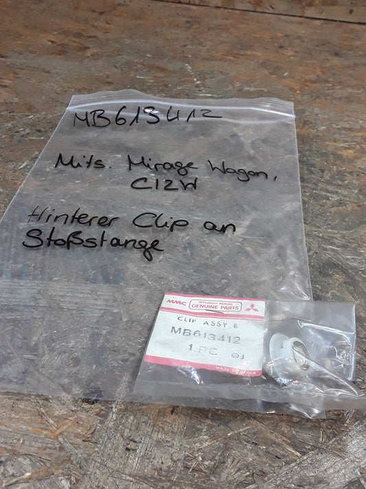 Mitsubishi Mirage Wagon C12W hinterer Clip an Stoßstange original Mitsubishi NEU