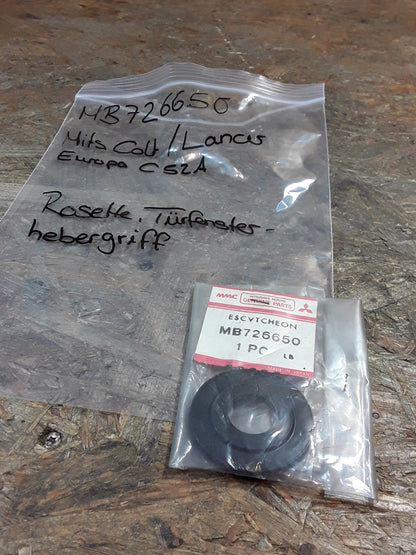 Mitsubishi Lancer Europa C52A/ Colt Rosette Türfensterhebergriff original Mitsubishi NEU