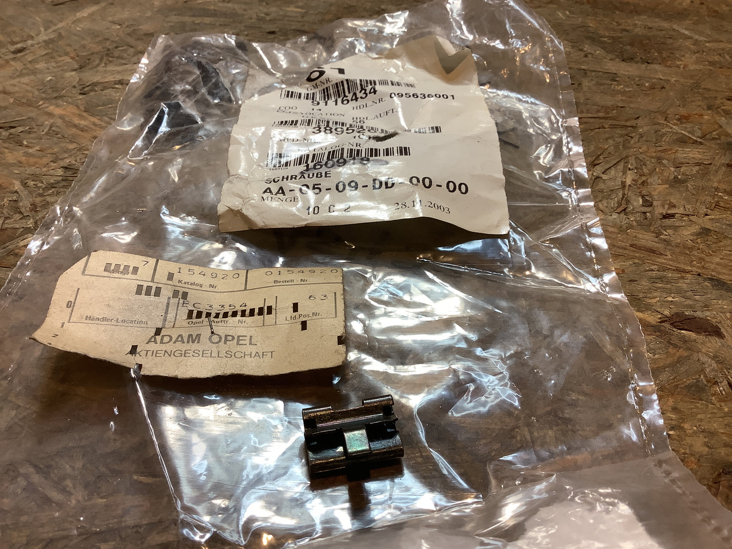 Kadett D Klammer Türabdichtung Original Opel NEU