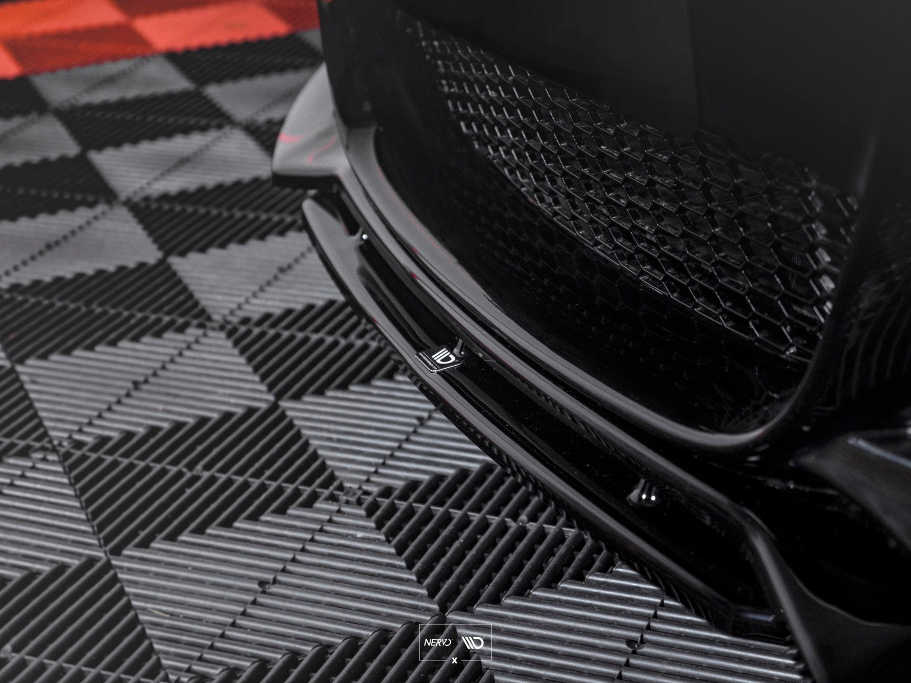 Maxton Front Ansatz V.1 für BMW 1er E82 FACELIFT M Paket  schwarz Hochglanz