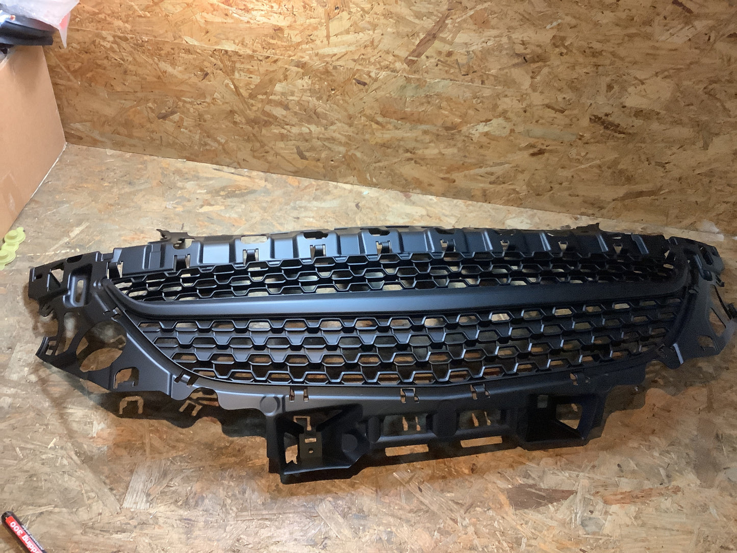 Kühlergitter Kühlergrill Sportgrill ohne Emblem, schwarz für Opel Adam