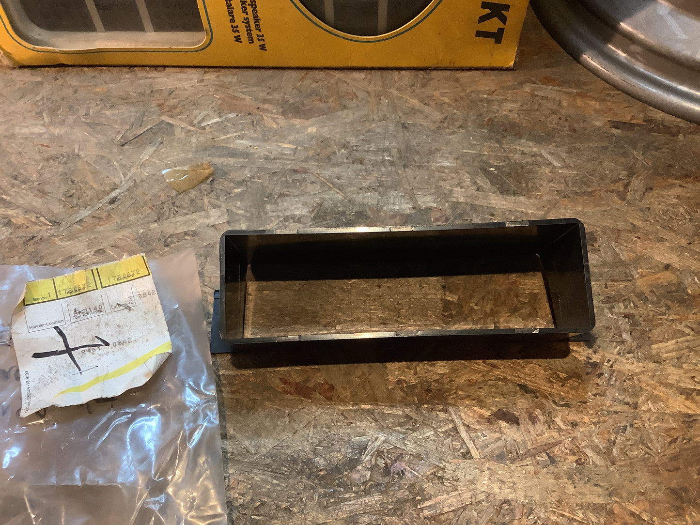 Opel Astra F Einbauschacht Radio Original GM OPEL NEU