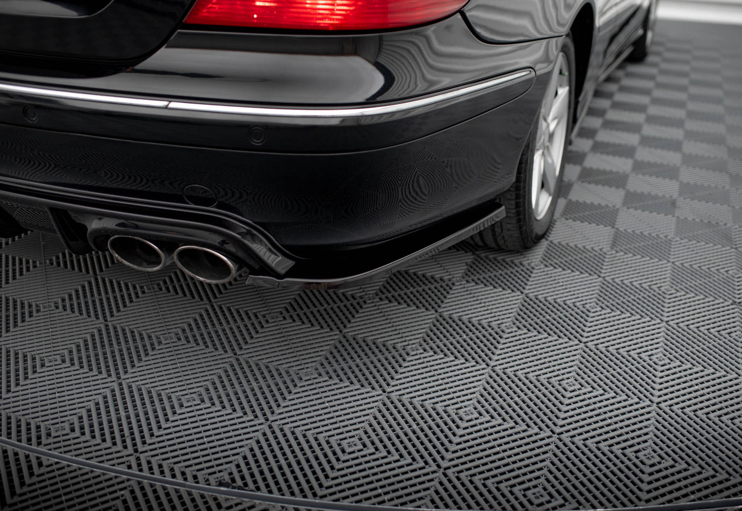 Maxton Heck Ansatz Flaps Diffusor V.2 für Mercedes-Benz CLK W209 schwarz Hochglanz