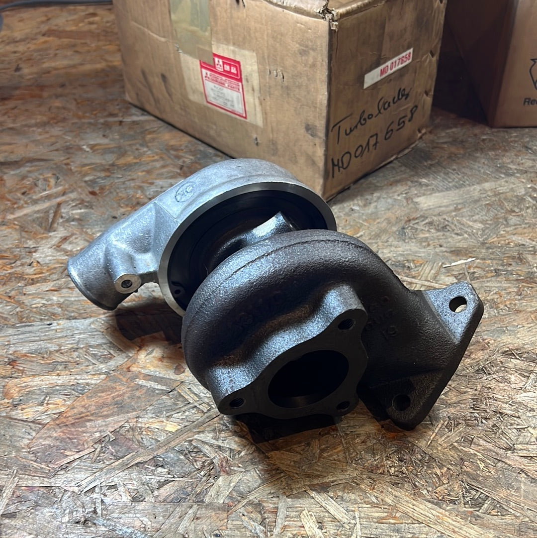 Original Mitsubishi Turbolader Pajero L300 2.3 TD 84PS 82-84 NEU MD017658