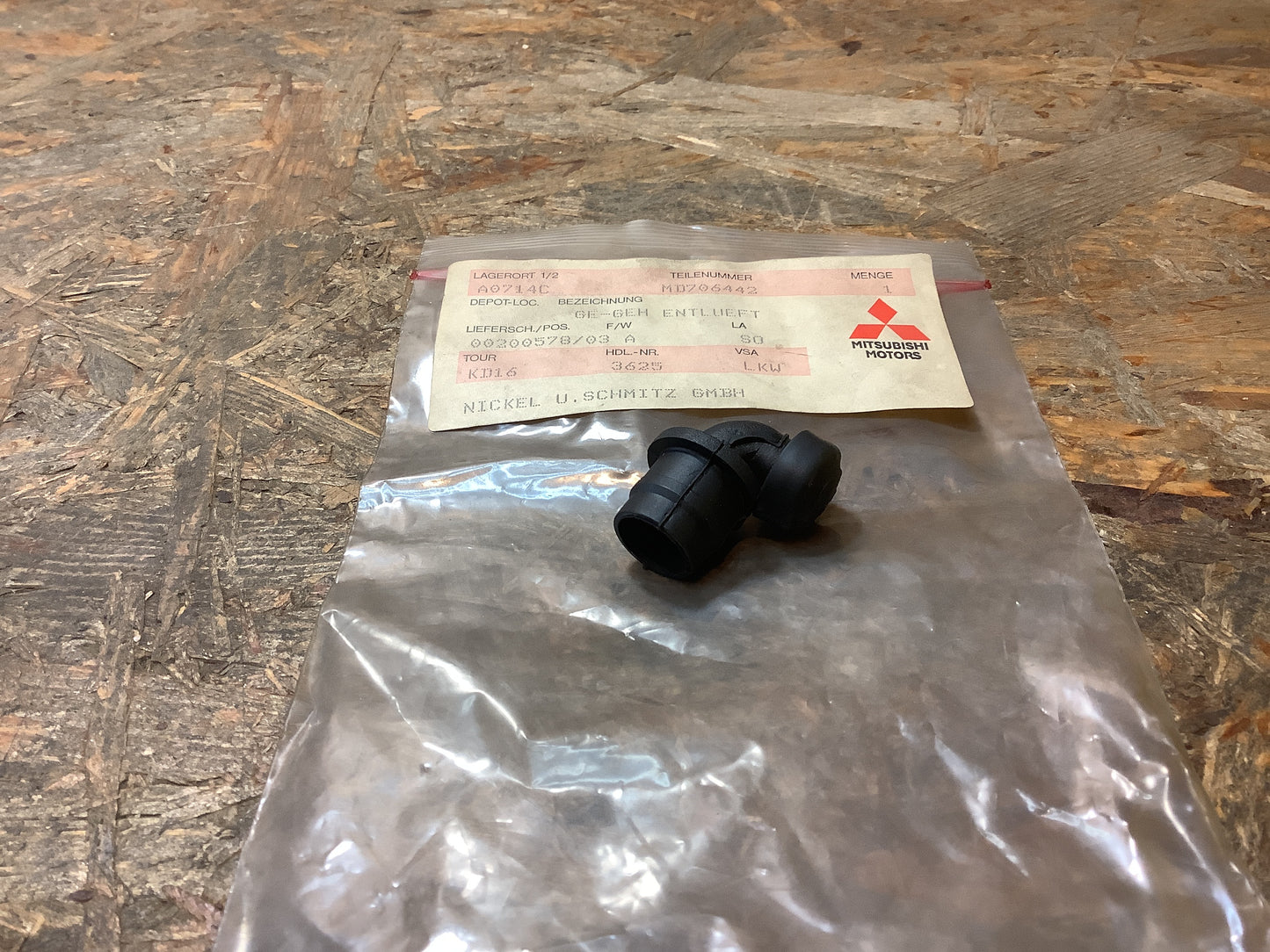 Mitsubishi Lancer, Bj. 83-85 Entlüftung, MIT- Gehäuse Original Mitsubishi NEU