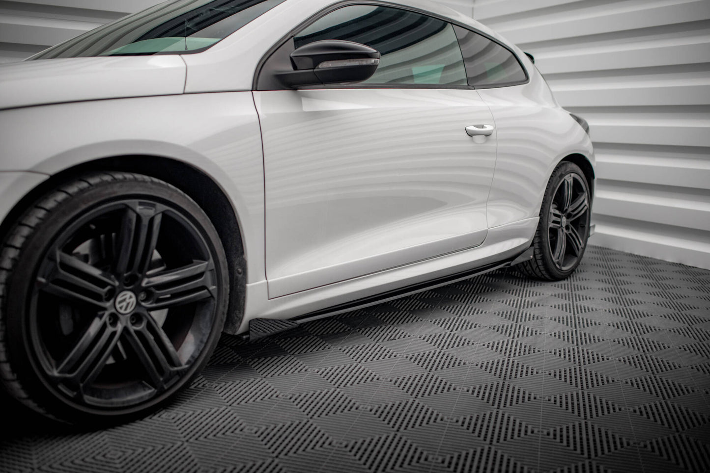 Maxton Street Pro Seitenschweller Ansatz für + Flaps Volkswagen Scirocco R Mk3 schwarz Hochglanz