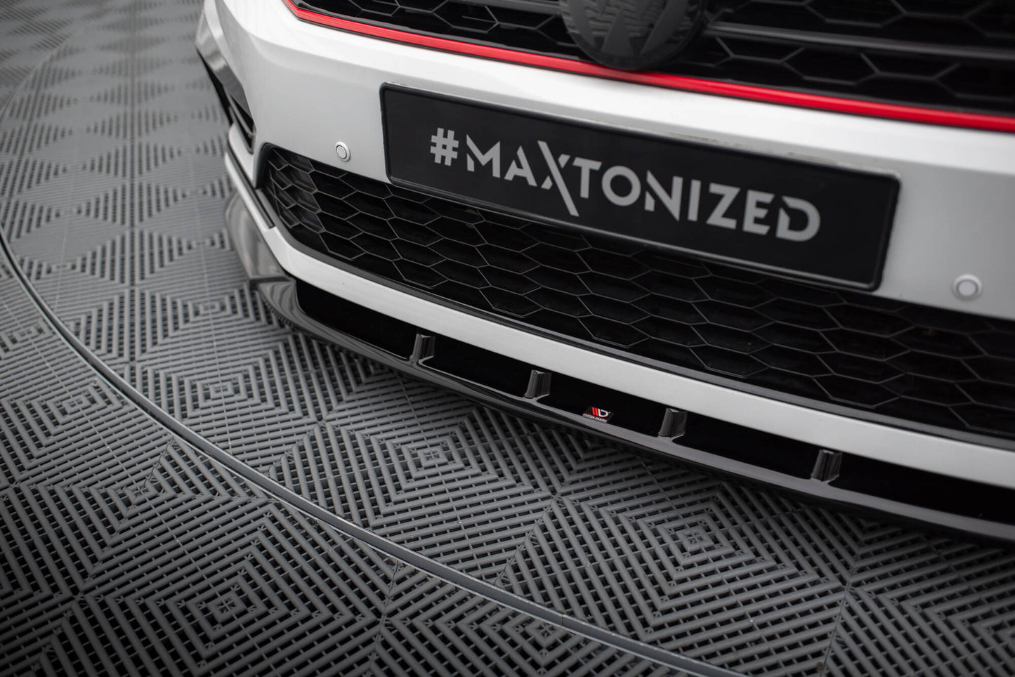 Maxton Front Ansatz V.2 für Volkswagen Passat GT B8 Facelift USA schwarz Hochglanz