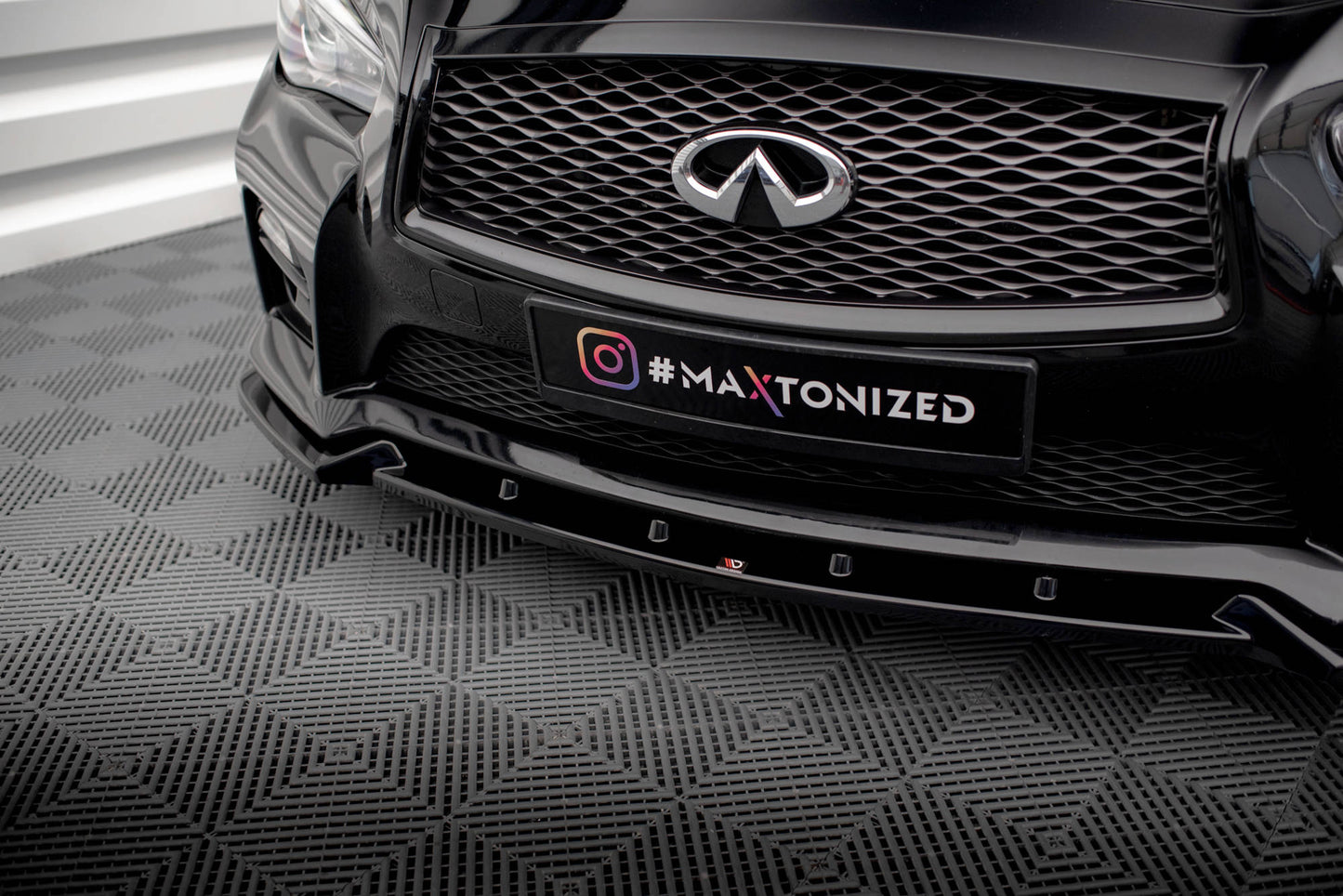 Maxton Front Ansatz V.2 für Infiniti Q50 S Mk1 schwarz Hochglanz