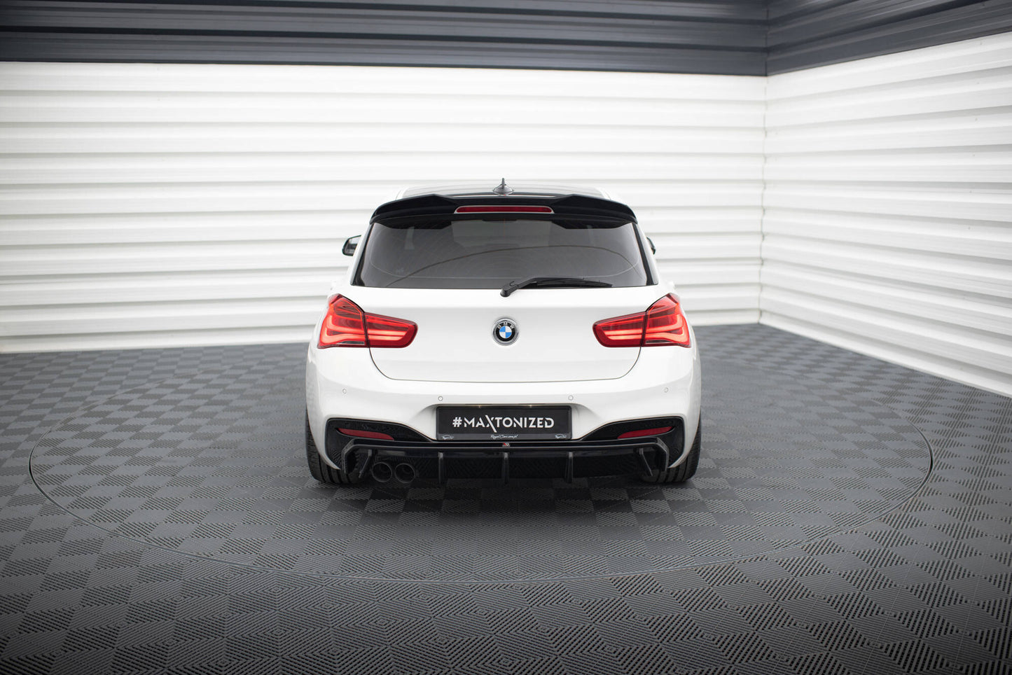 Maxton Diffusor Heck Ansatz für BMW 1er M-Paket F20 Facelift (Einseitige Doppelauspuffversion)